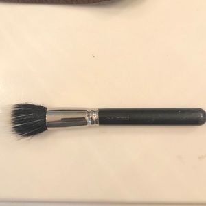 MAC 187 foundation brush